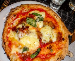 Une pizza à Milan