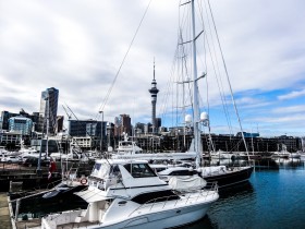 Port d'Auckland et Sky Tower