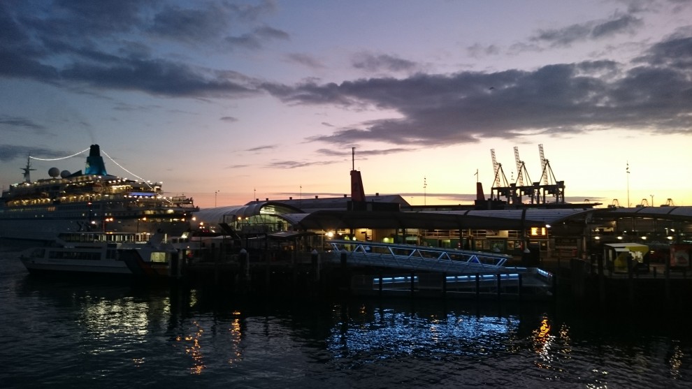 Ferry d'Auckland au matin