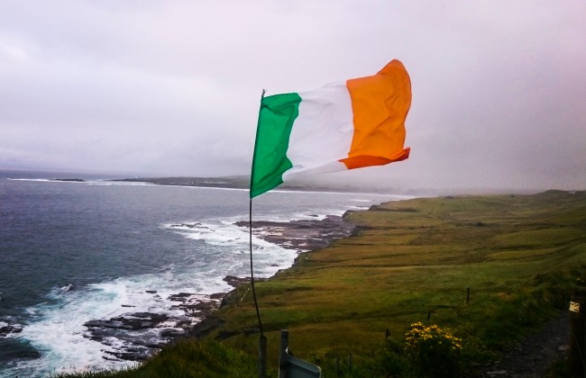 Drapeau de l'Irlande dans le Burren